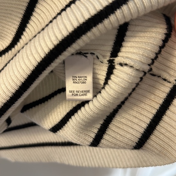 CATO Ribbed Rouched Sleeve Top L - Picture 4 of 4